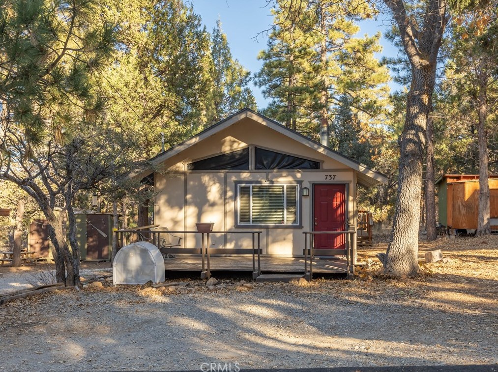 737 Pine Ln, Big Bear City, CA 92386