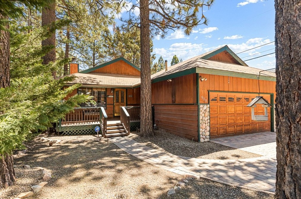 908 Tinkerbell Ave, Big Bear City, CA 92314-9336