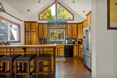 226 Holiday Drive, Lake Arrowhead, CA 92352 - Photo 16