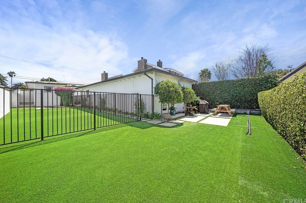 229 Sycamore Ave, El Segundo, CA 90245-2350