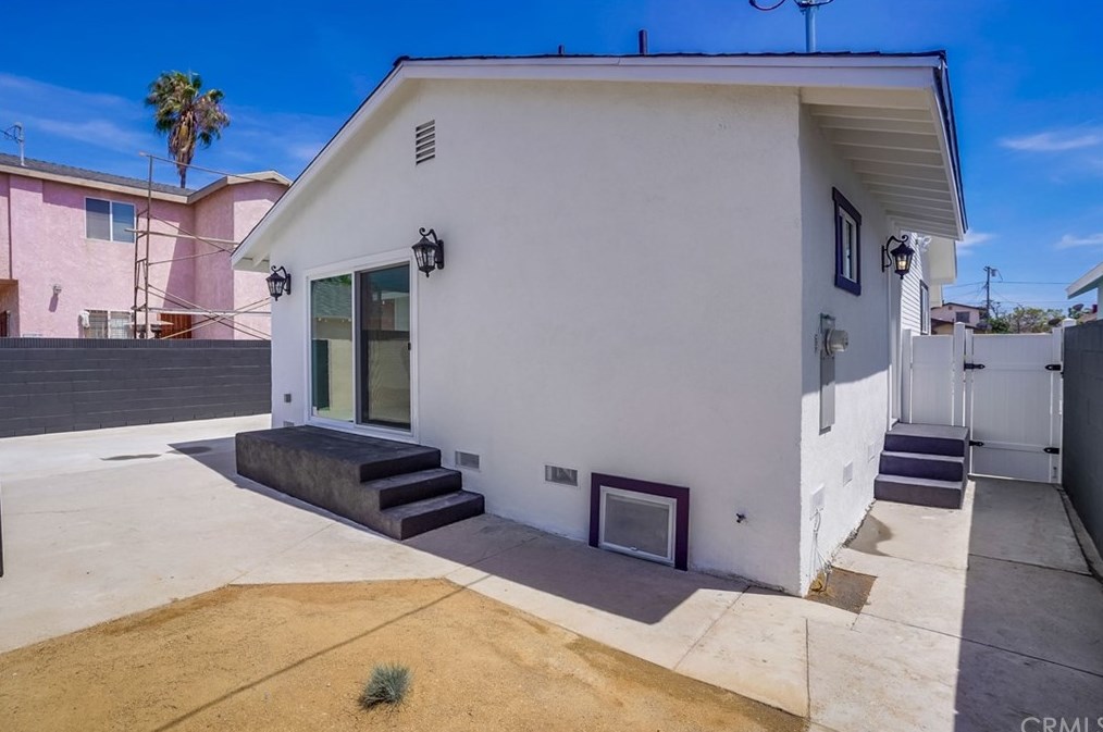 1441 52nd St, Los Angeles CA  90011-4903 exterior