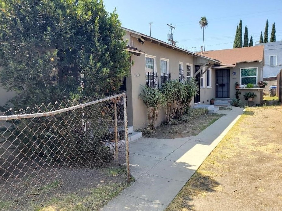 4307 Kansas Ave, Los Angeles, CA 90037-2408