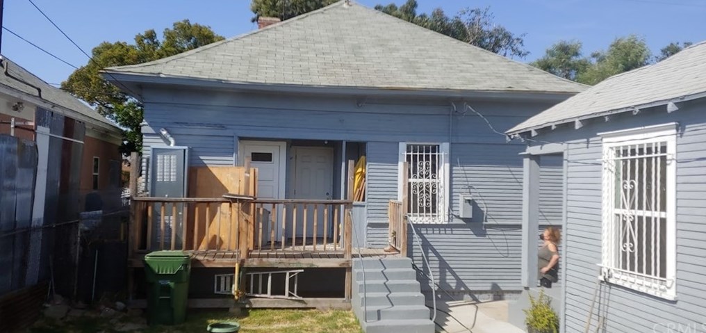 718 27th St, Los Angeles, CA 90011-5502