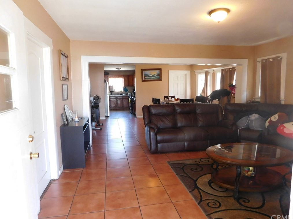 2404 114th St, Los Angeles, CA 90059-2116