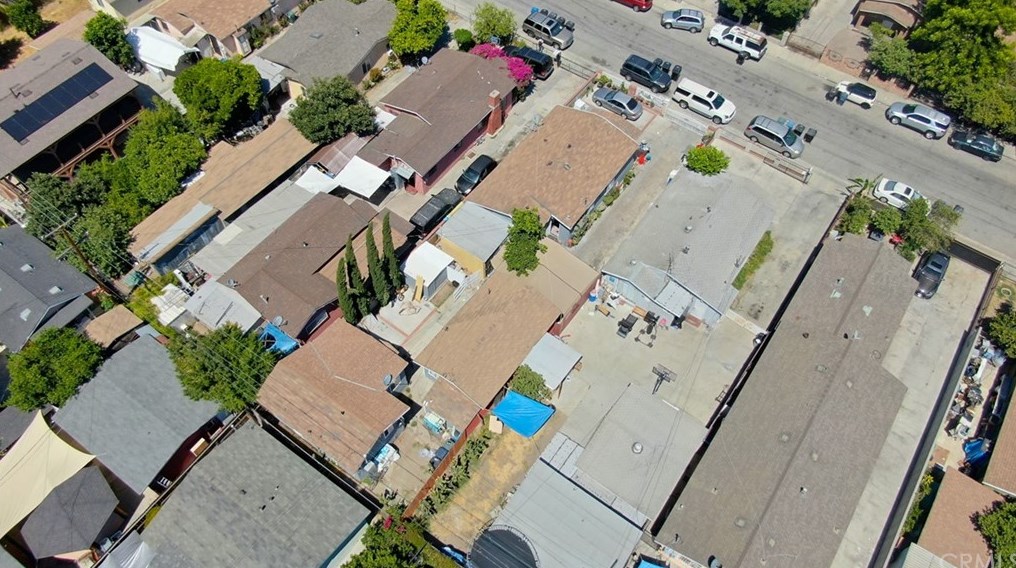 8131 Holmes Ave, Los Angeles CA 90001-3438 exterior