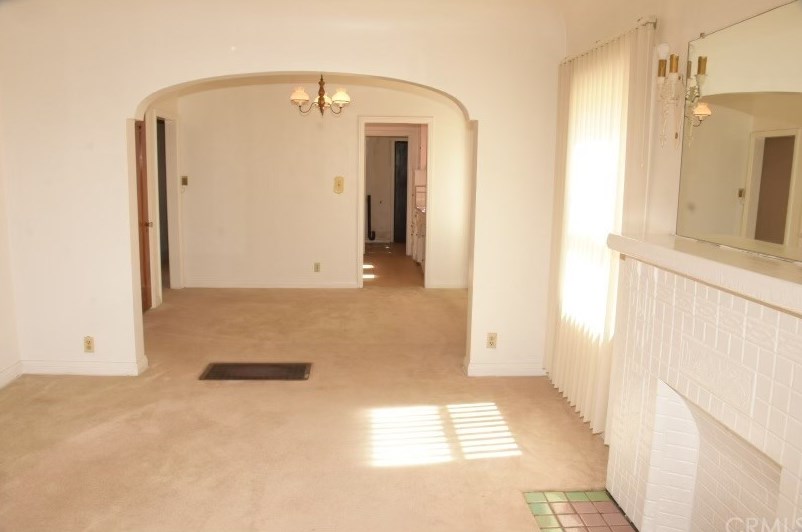 1034 52nd St, Los Angeles, CA 90011-4606