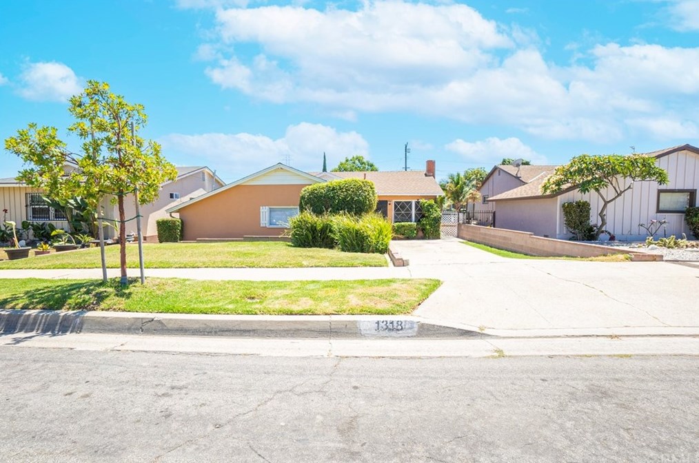 1318 122nd St, Los Angeles, CA 90044-1134