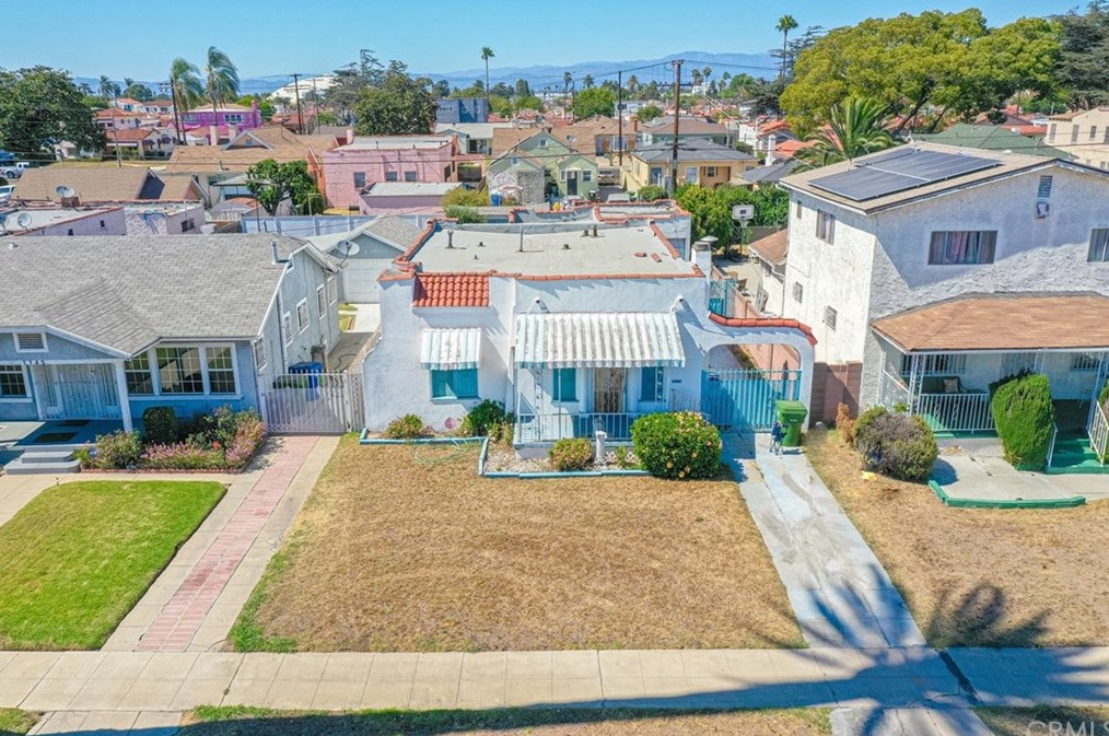 1141 84th St, Los Angeles, CA 90001-3713