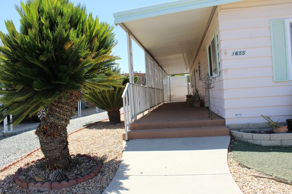 1655 Vista Grande Dr, Hemet, CA 92543-6865