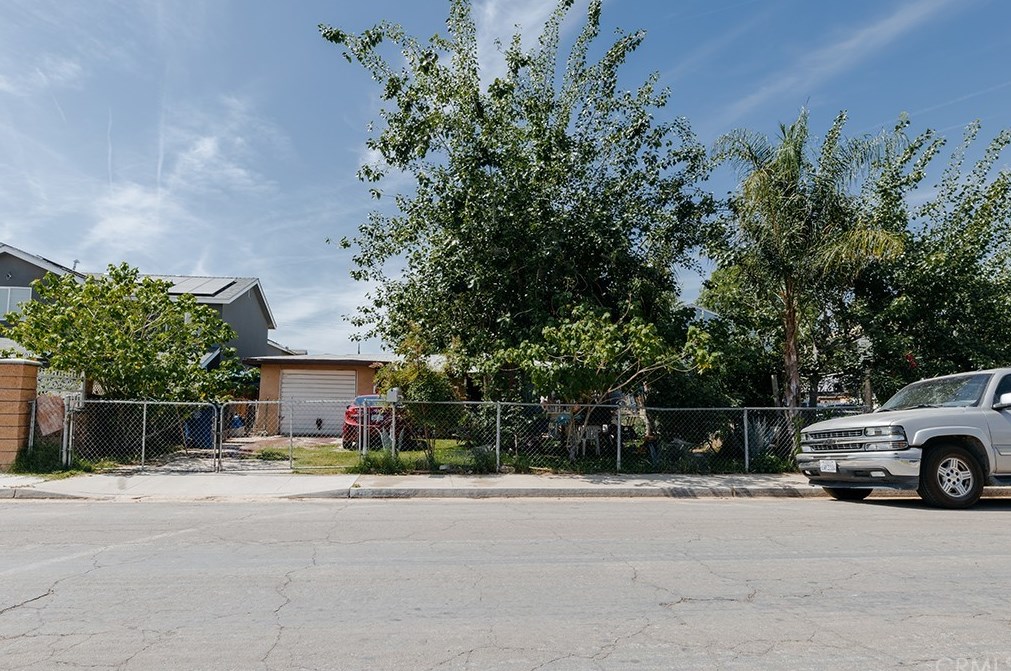 1015 Padre St, Bakersfield CA  93307-3537 exterior