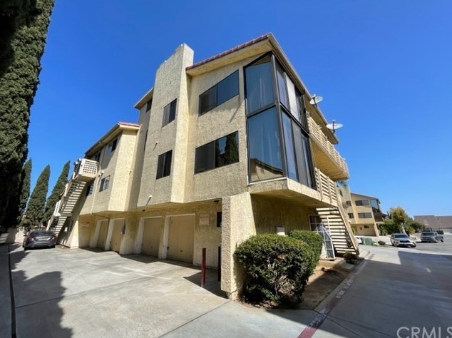 16801 Moody Cir, Huntington Beach, CA 92649-4048
