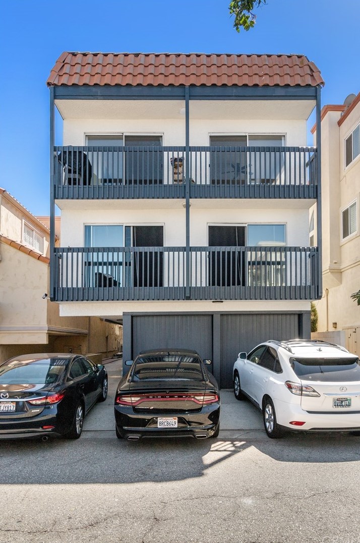 850 Loma Dr, Hermosa Beach CA  90254-4241 exterior