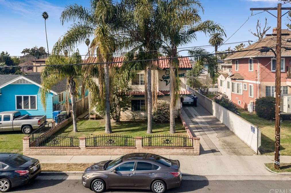 2417 Budlong Ave, Los Angeles, CA 90007-1568