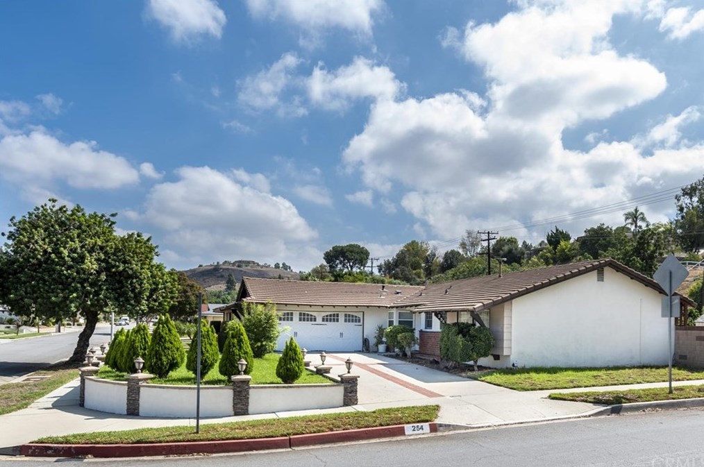 254 Ballena Dr, Pomona, CA 91765-1703