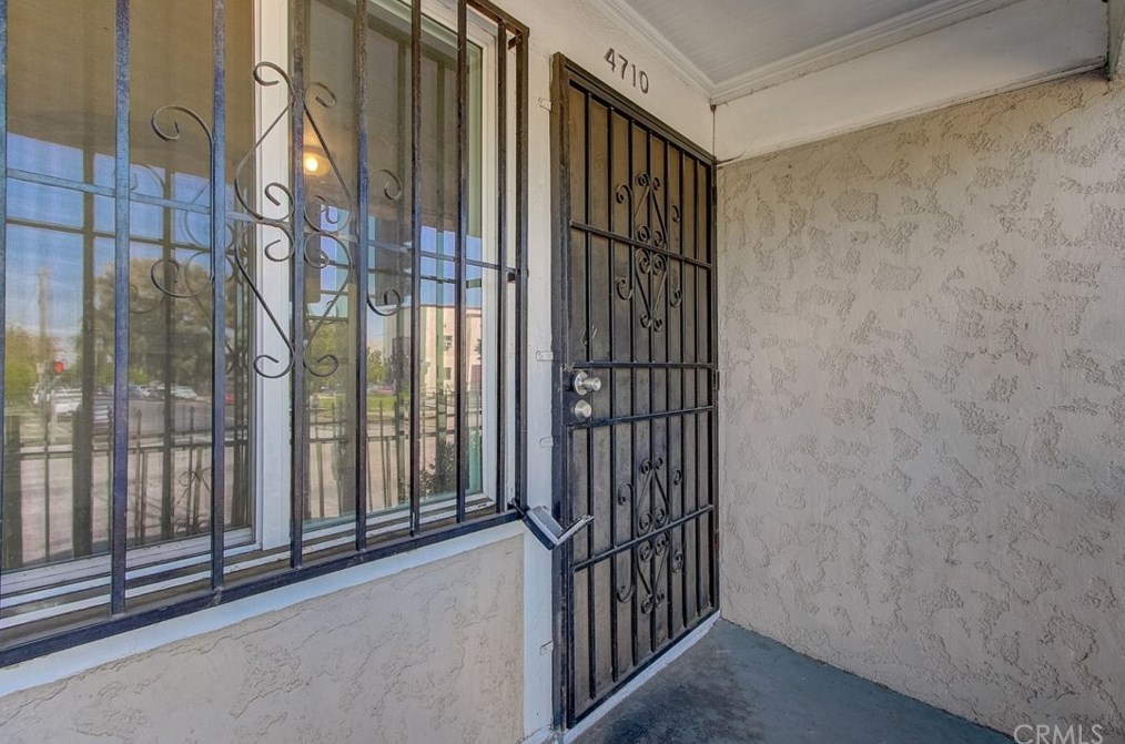 4708 San Pedro St, Los Angeles, CA 90011-3962