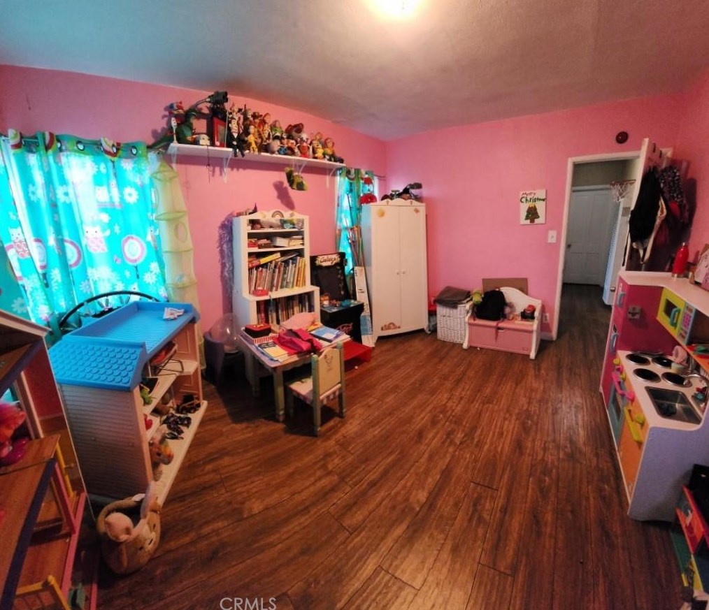 214 113th St, Los Angeles, CA 90061-1912