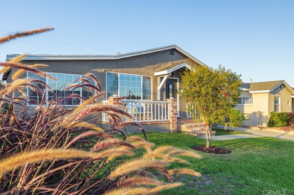 5015 140th St, Hawthorne, CA 90250-6520