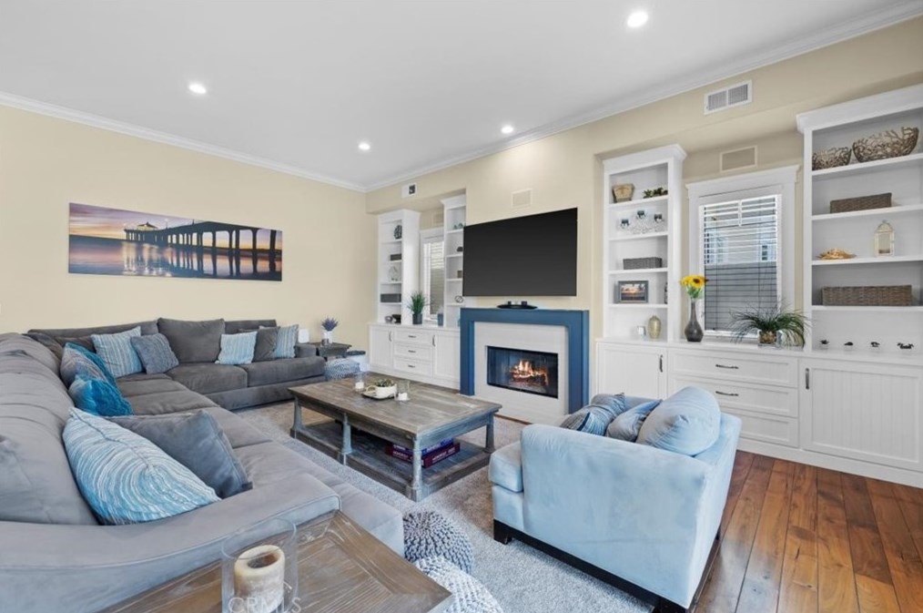 1717 Eighth St, Manhattan Beach, CA 90266