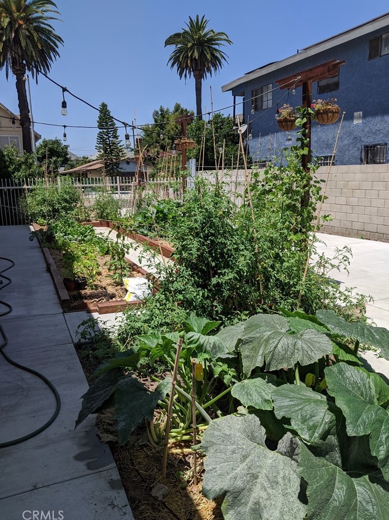 2754 Kenwood Ave, Los Angeles CA  90007-2106 exterior