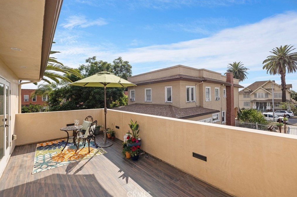 2754 Kenwood Ave, Los Angeles CA  90007-2106 exterior