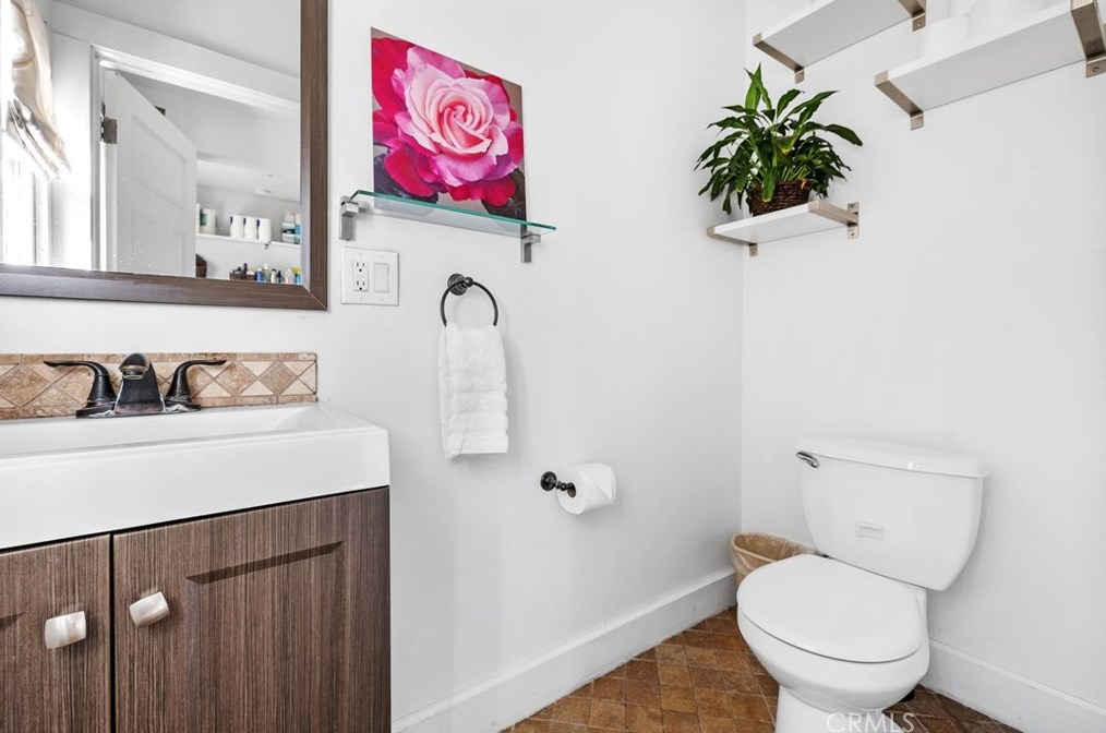 2754 Kenwood Ave, Los Angeles CA  90007-2106 exterior