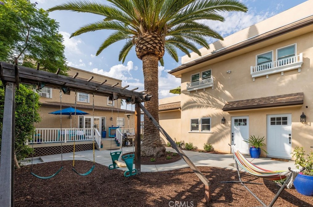 2754 Kenwood Ave, Los Angeles CA  90007-2106 exterior