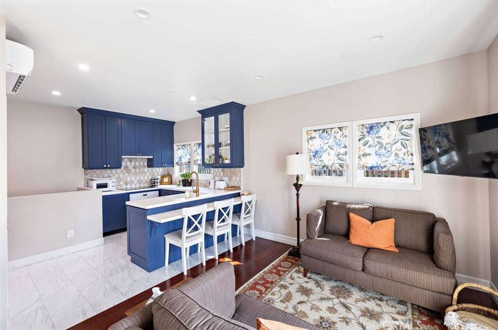 2754 Kenwood Ave, Los Angeles CA  90007-2106 exterior