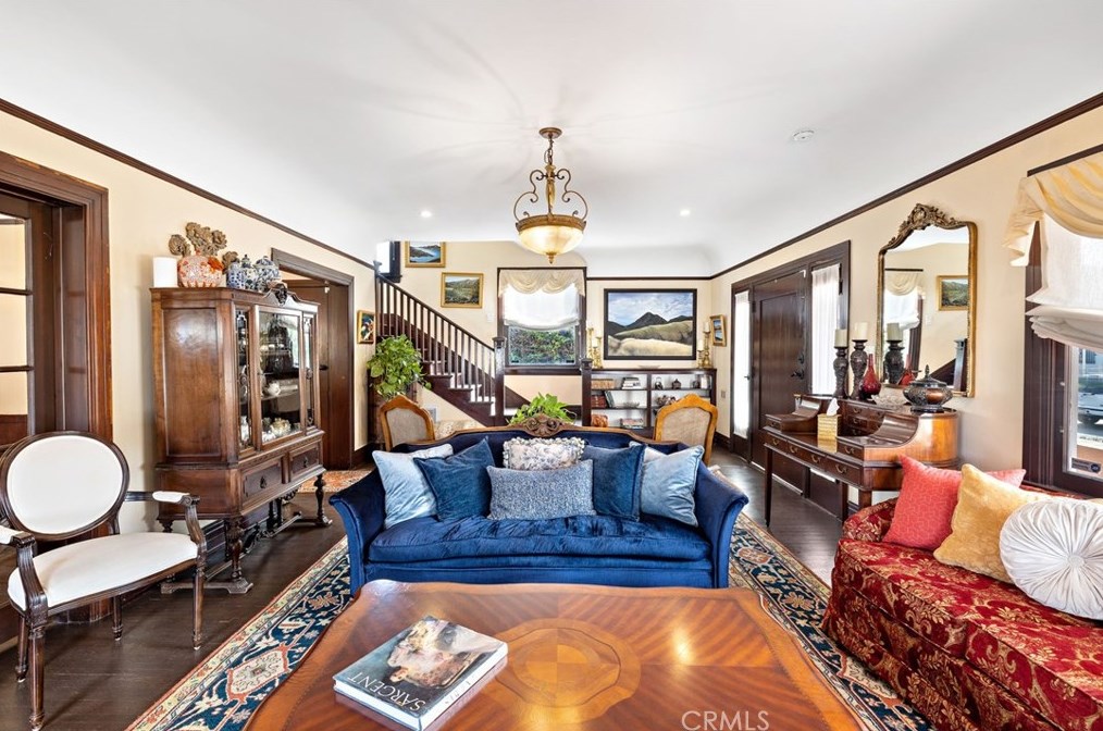 2754 Kenwood Ave, Los Angeles CA  90007-2106 exterior