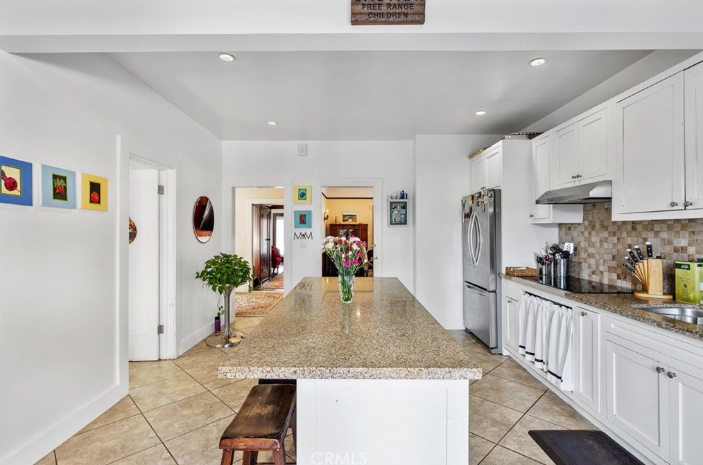 2754 Kenwood Ave, Los Angeles CA  90007-2106 exterior