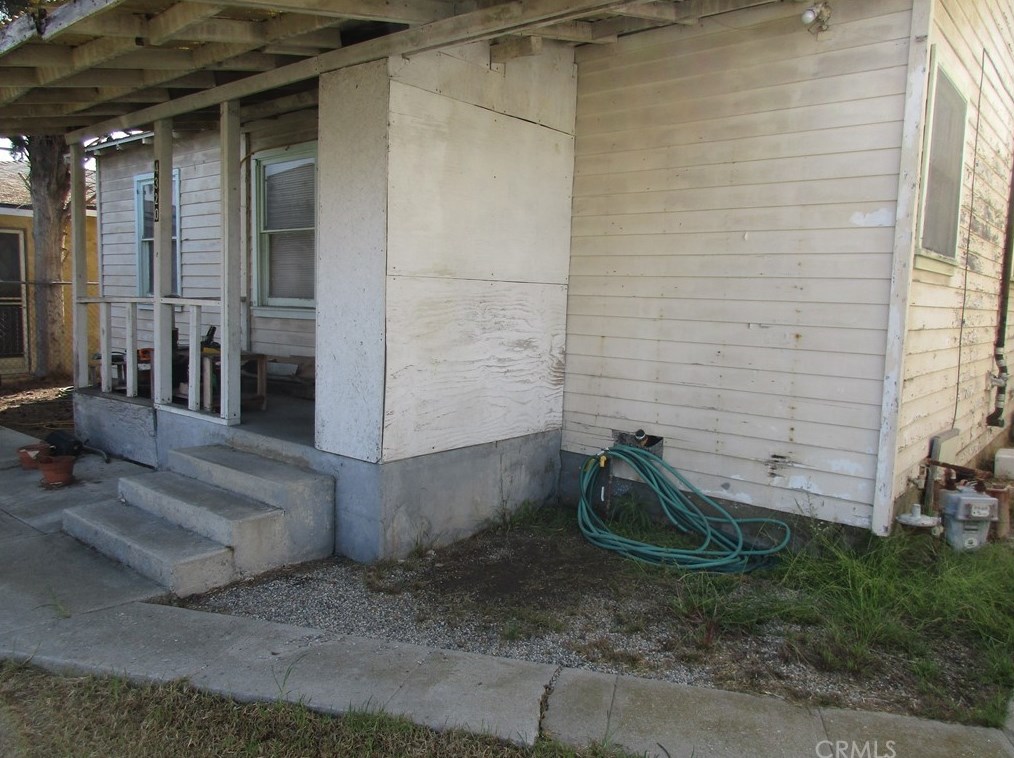 4320 165th St, Lawndale, CA 90260-2926