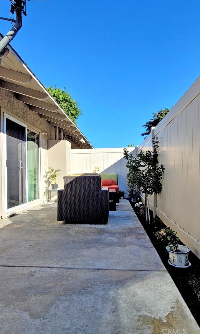 8059 Worthy Dr, Westminster CA  92683-7151 exterior