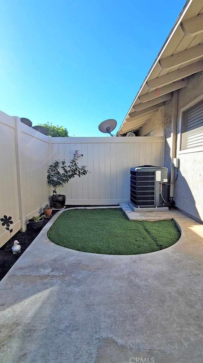 8059 Worthy Dr, Westminster CA  92683-7151 exterior