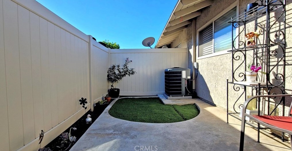 8059 Worthy Dr, Westminster CA  92683-7151 exterior