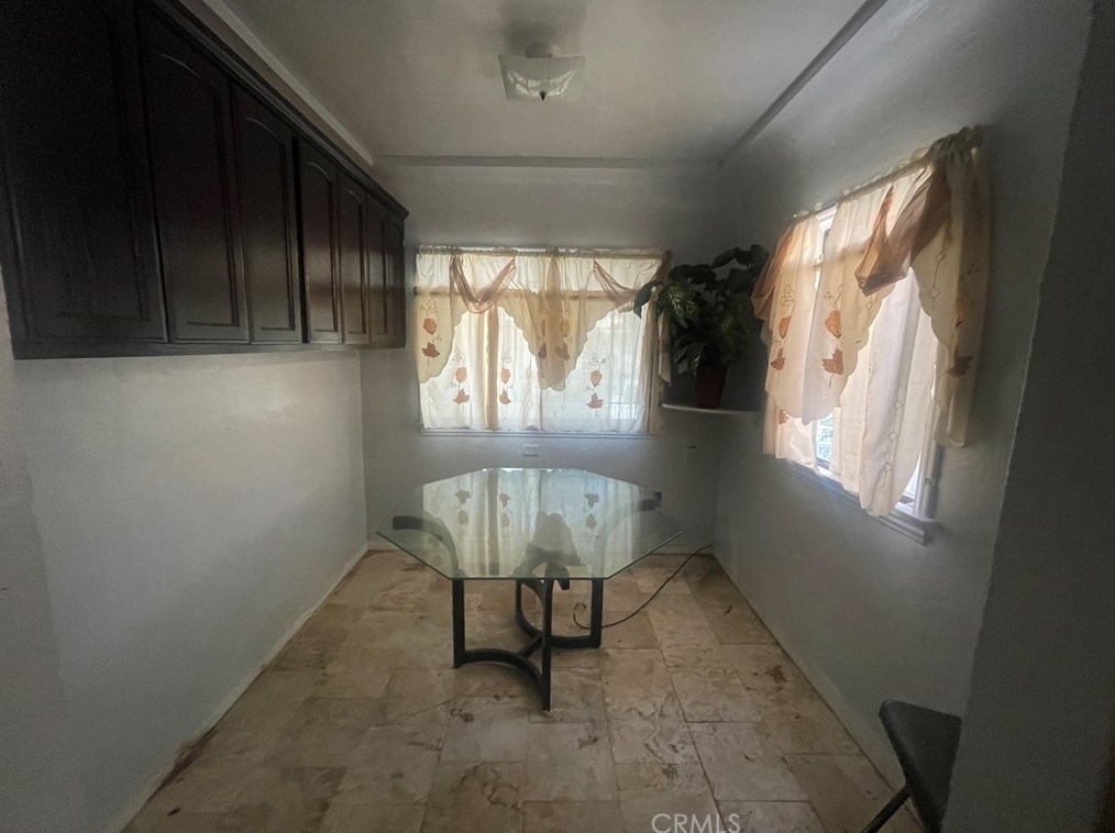 754 81st St, Los Angeles, CA 90001-3216