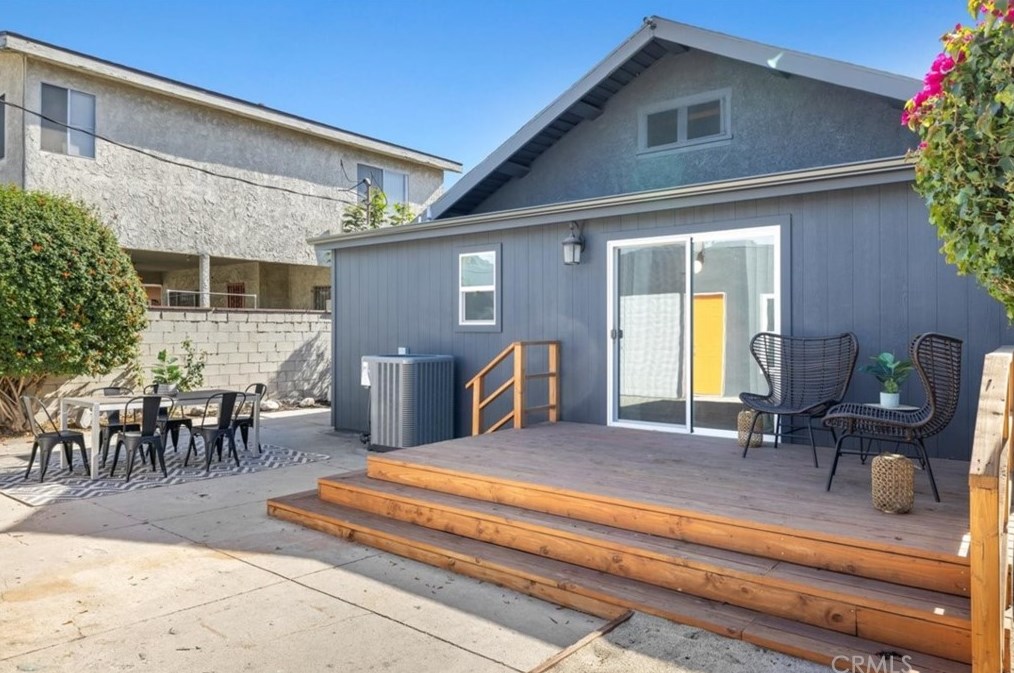 1583 48th St, Los Angeles CA  90011-4303 exterior