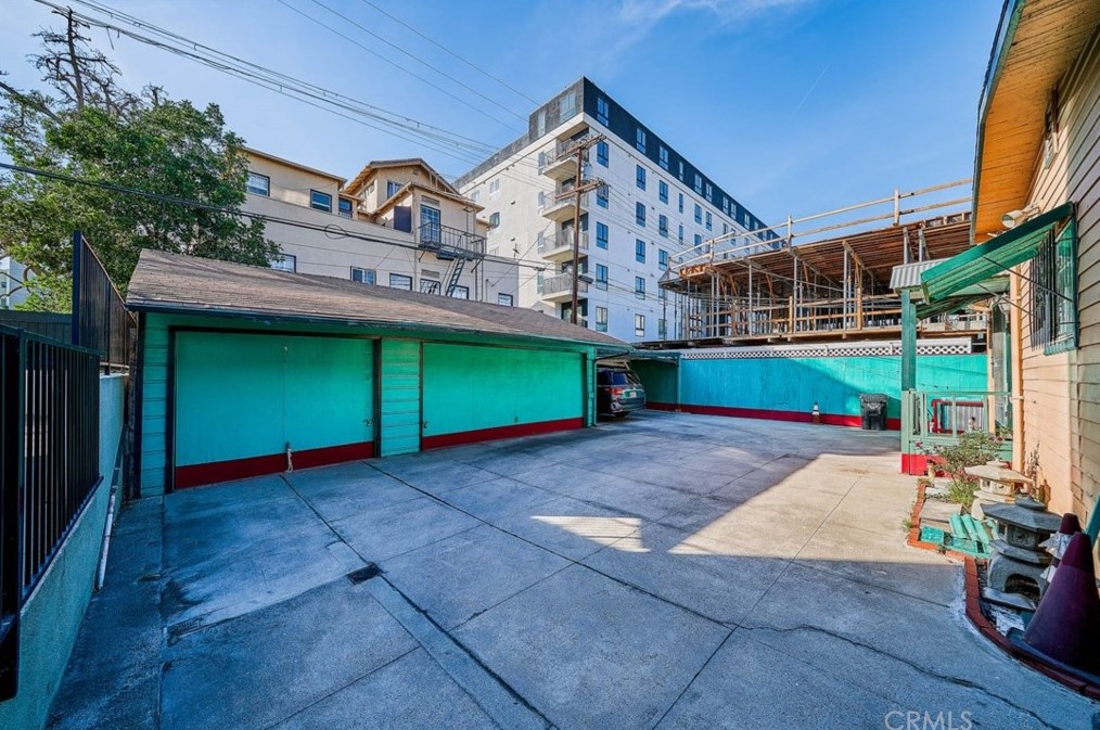 837 Kingsley Dr, Los Angeles CA  90005-2404 exterior