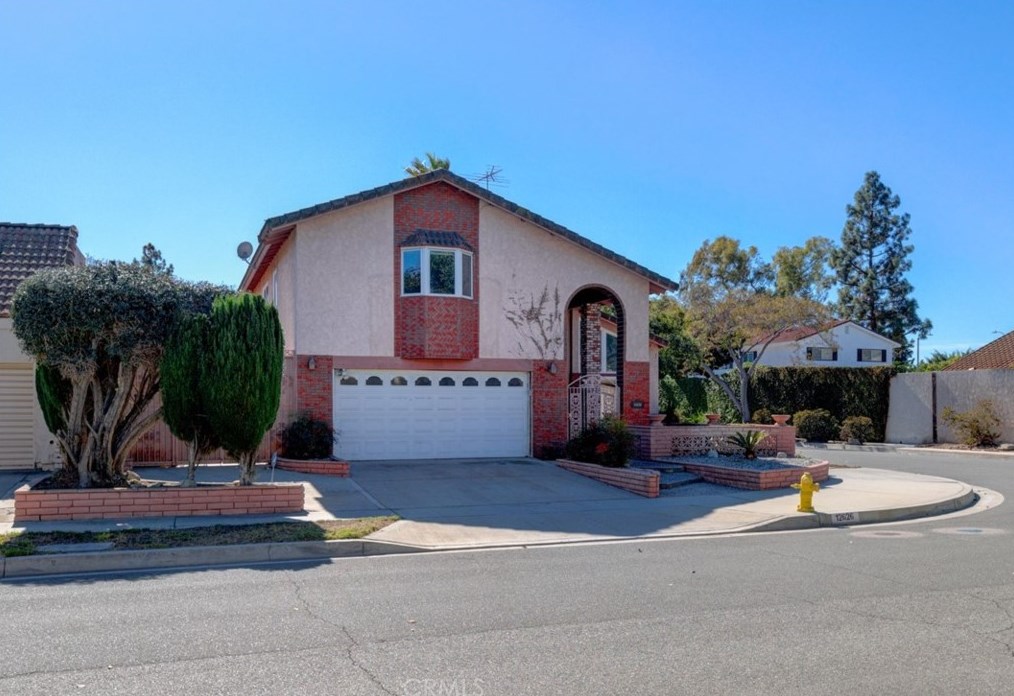 12626 Park St, Artesia, CA 90703-1165