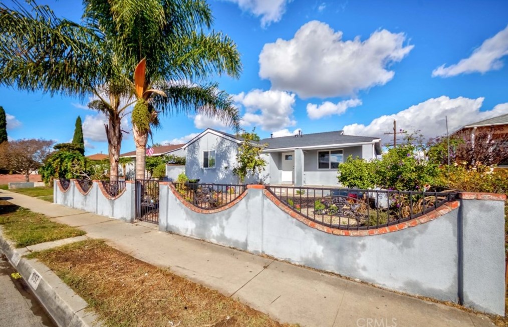 1057 W 135th St, Gardena, CA 90247