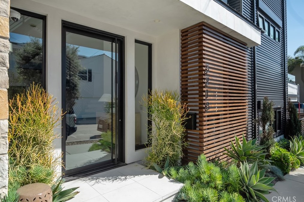 3218 Morningside Dr, Hermosa Beach, CA 90254-2158