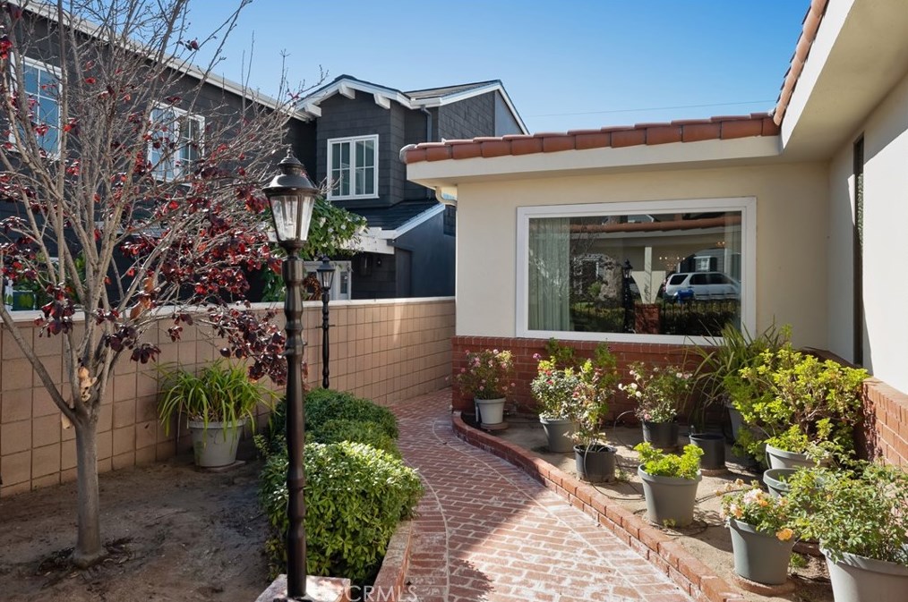 3521 Pine Ave, Manhattan Beach, CA 90266