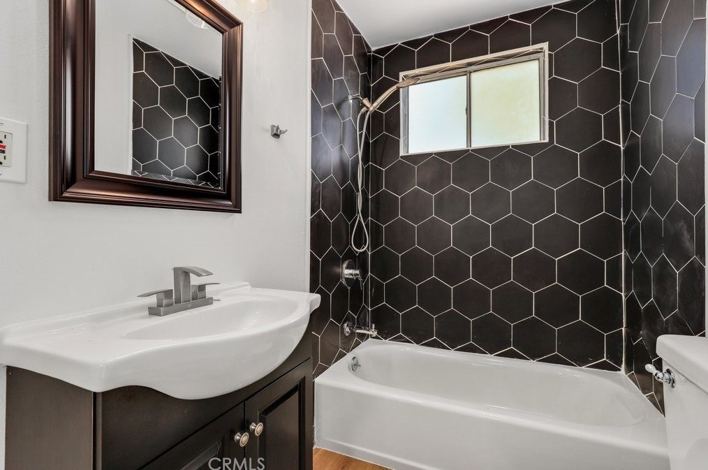 8119 Grimsby Ave, Los Angeles CA  90045-3315 exterior