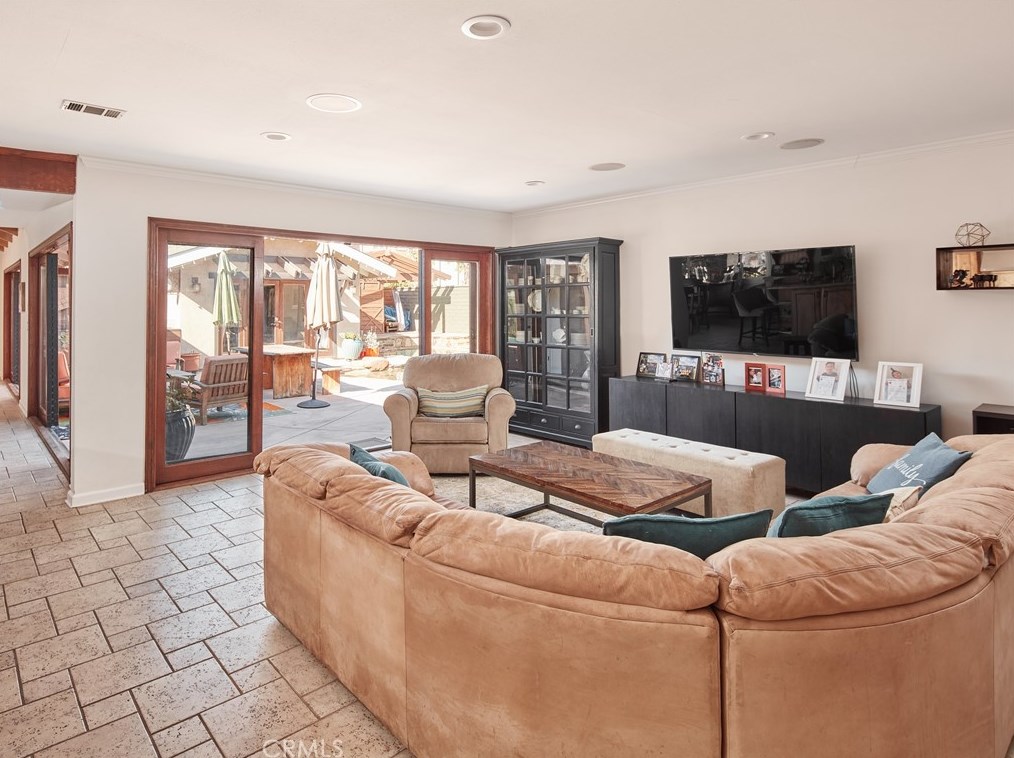 815 California St, El Segundo CA  90245-3250 exterior