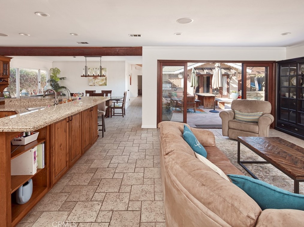 815 California St, El Segundo CA  90245-3250 exterior