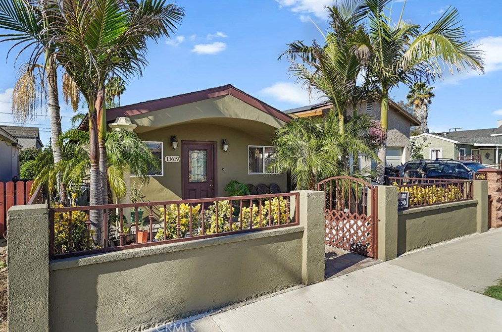 13619 Raymond Ave, Gardena, CA 90247
