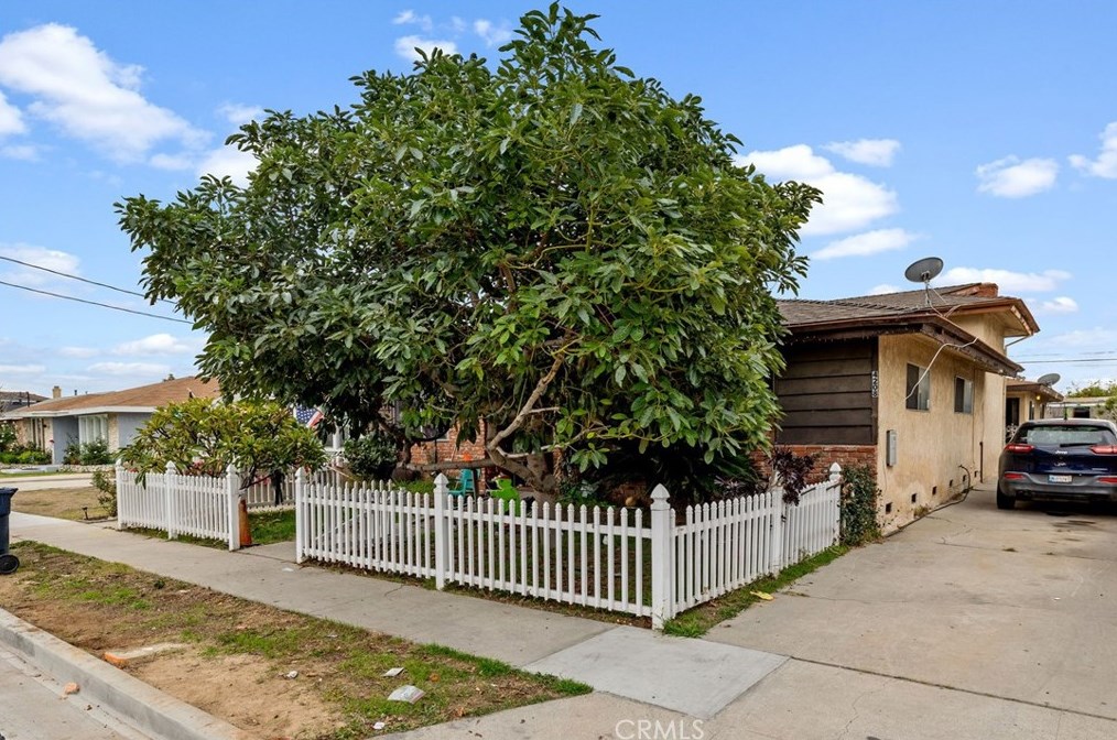 4208 W 136th St, Hawthorne, CA 90250