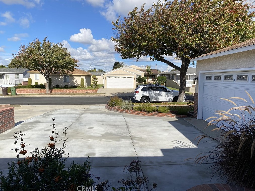 5504 139th St, Hawthorne, CA 90250-6450