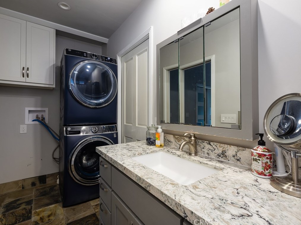 1201 Acacia Ave, El Segundo CA 90245-2017 exterior