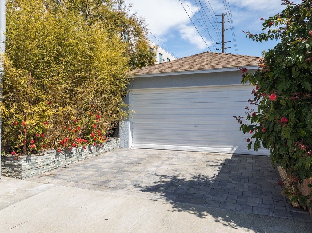 1201 Acacia Ave, El Segundo CA 90245-2017 exterior