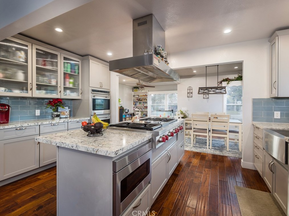 1201 Acacia Ave, El Segundo CA 90245-2017 exterior