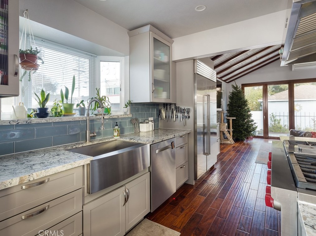 1201 Acacia Ave, El Segundo CA 90245-2017 exterior